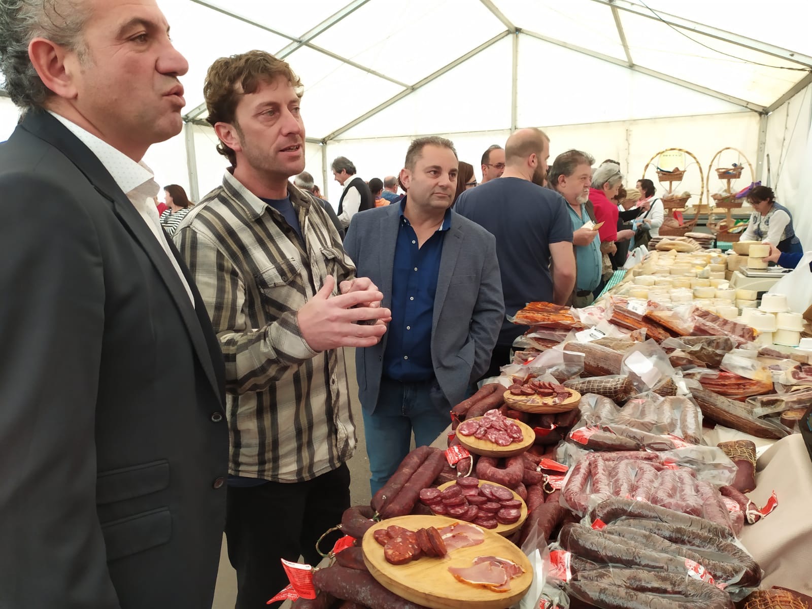 El PSOE critica en la tradicional feria de Oseja de Sajambre a la Junta por “acabar con el mundo rural”