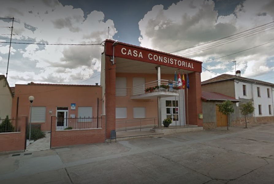 El alcalde de Santa Colomba de Curueño (PP) sustituye las vacaciones de la administrativa municipal percibiendo a cambio una retribución