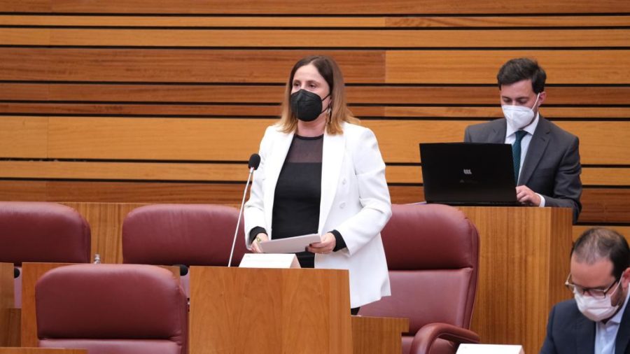 Rocío Lucas elude su responsabilidad y sigue negando el transporte escolar a los niños y niñas de Manzaneda de Torío