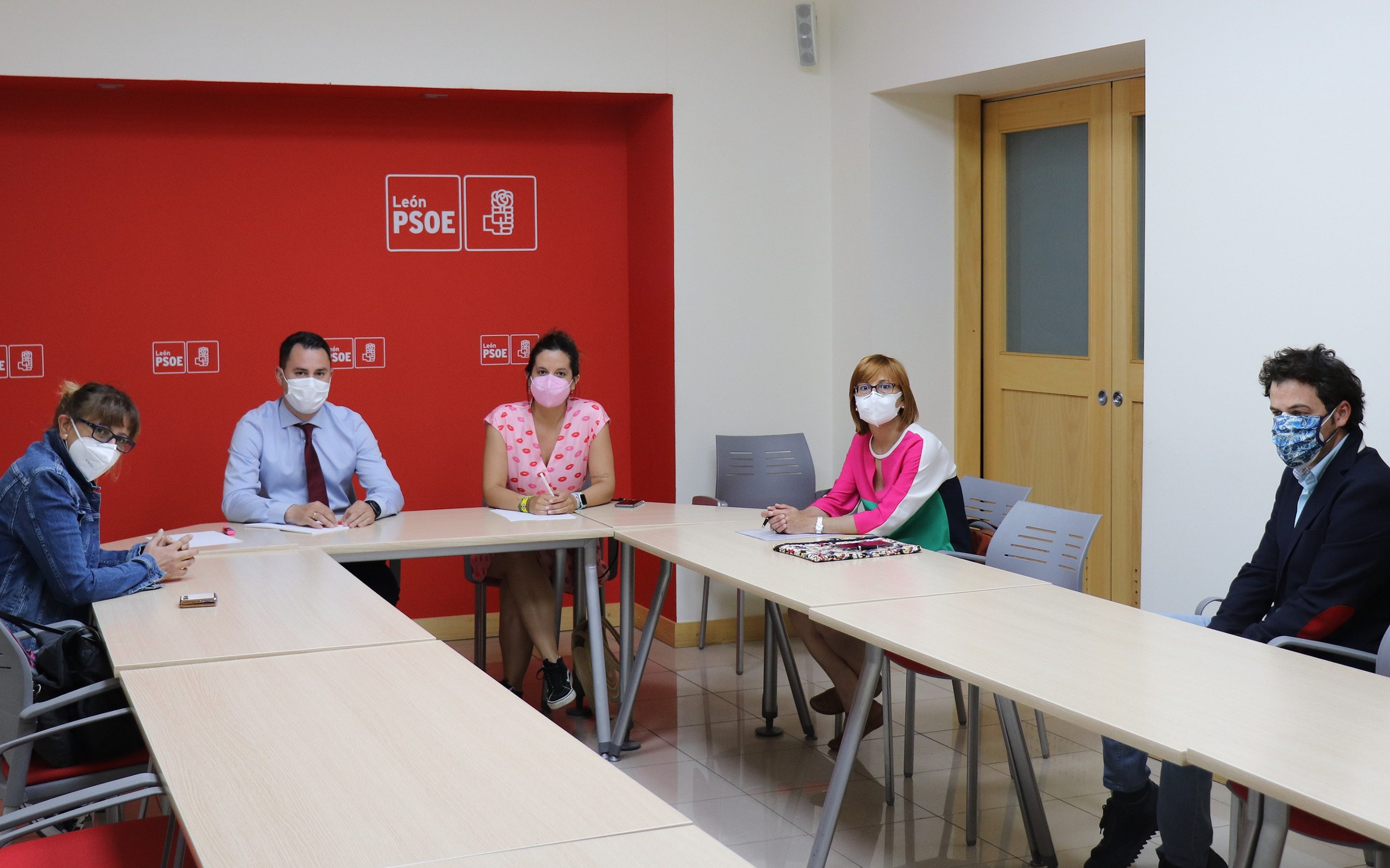 El PSOE de León apoya las reivindicaciones de ‘Argos’, enfocadas a la acogida, protección y mantenimiento de las colonias felinas callejeras