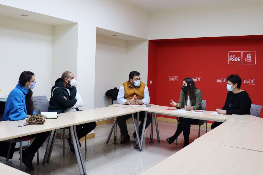 El PSOE de León apoya las reivindicaciones del pueblo gitano y se compromete a una regulación de la venta ambulante justa y equitativa