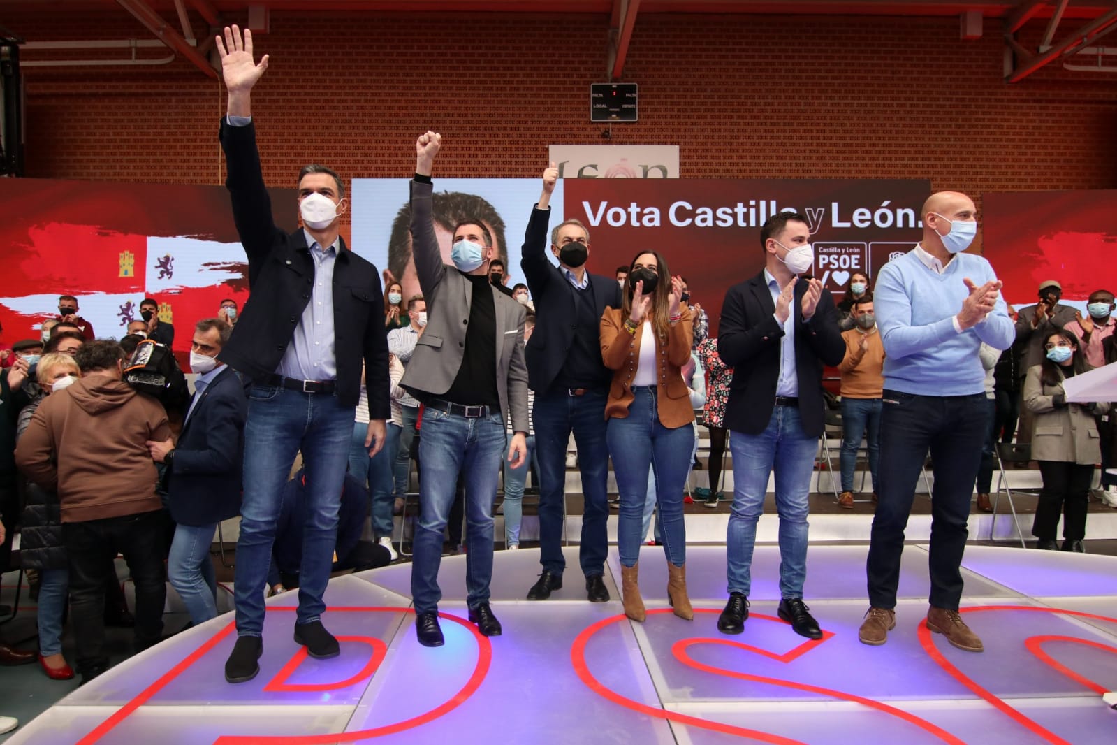 Un acto de presidentes en León con Zapatero y Sánchez clama la llegada del PSOE a la Junta a través de su líder Tudanca