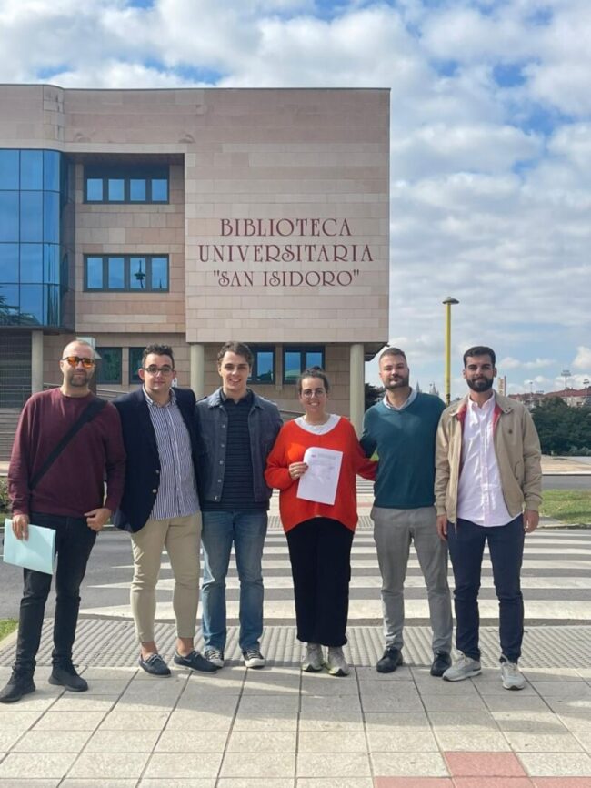 Juventudes Socialistas ponen en marcha una recogida de firmas para conseguir implantar el grado de Medicina en la Universidad de León