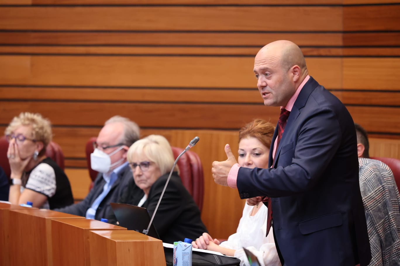 El Grupo Parlamentario Socialista en las Cortes consigue que PP y Vox defiendan la propuesta de acometer el proyecto y ejecución de la reforma de la UCI del Hospital de León