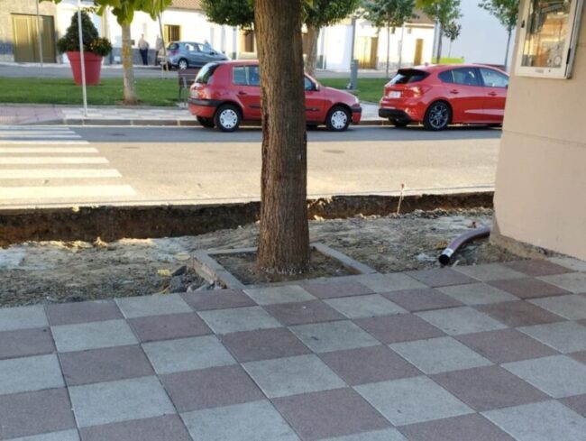 El PSOE de Santa María del Páramo denuncia la improvisación y falta de planificación de las obras que se están ejecutando en las calles del municipio