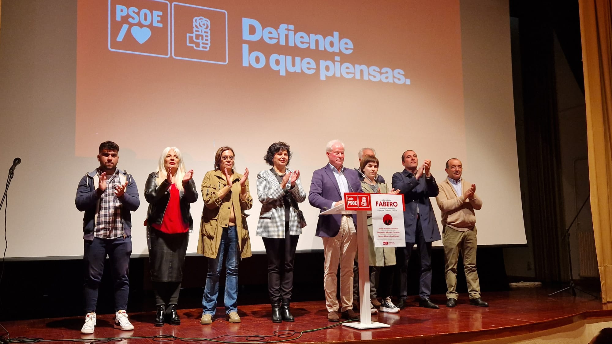 El PSOE de Fabero presenta su candidatura, encabezada por Demetrio Alfonso Canedo, con el apoyo de la vicepresidenta y ministra Teresa Ribera