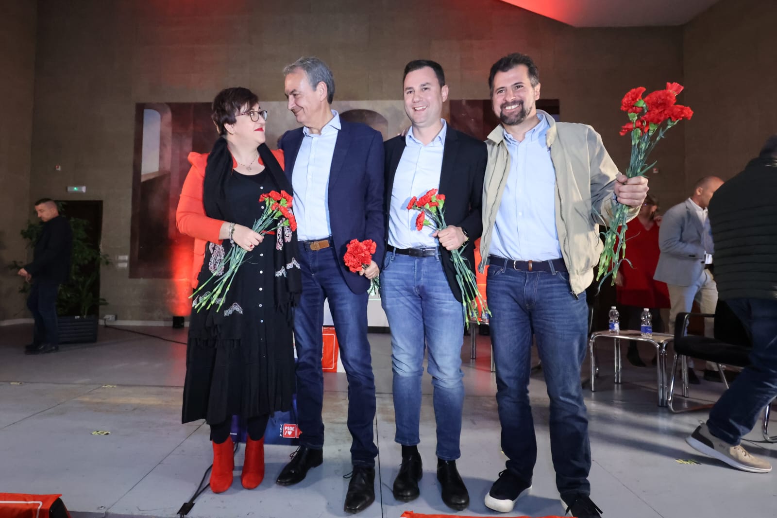 El PSOE de San Andrés exhibe su pulso para el 28M en un abarrotado acto con Zapatero, Cendón y Tudanca como padrinos