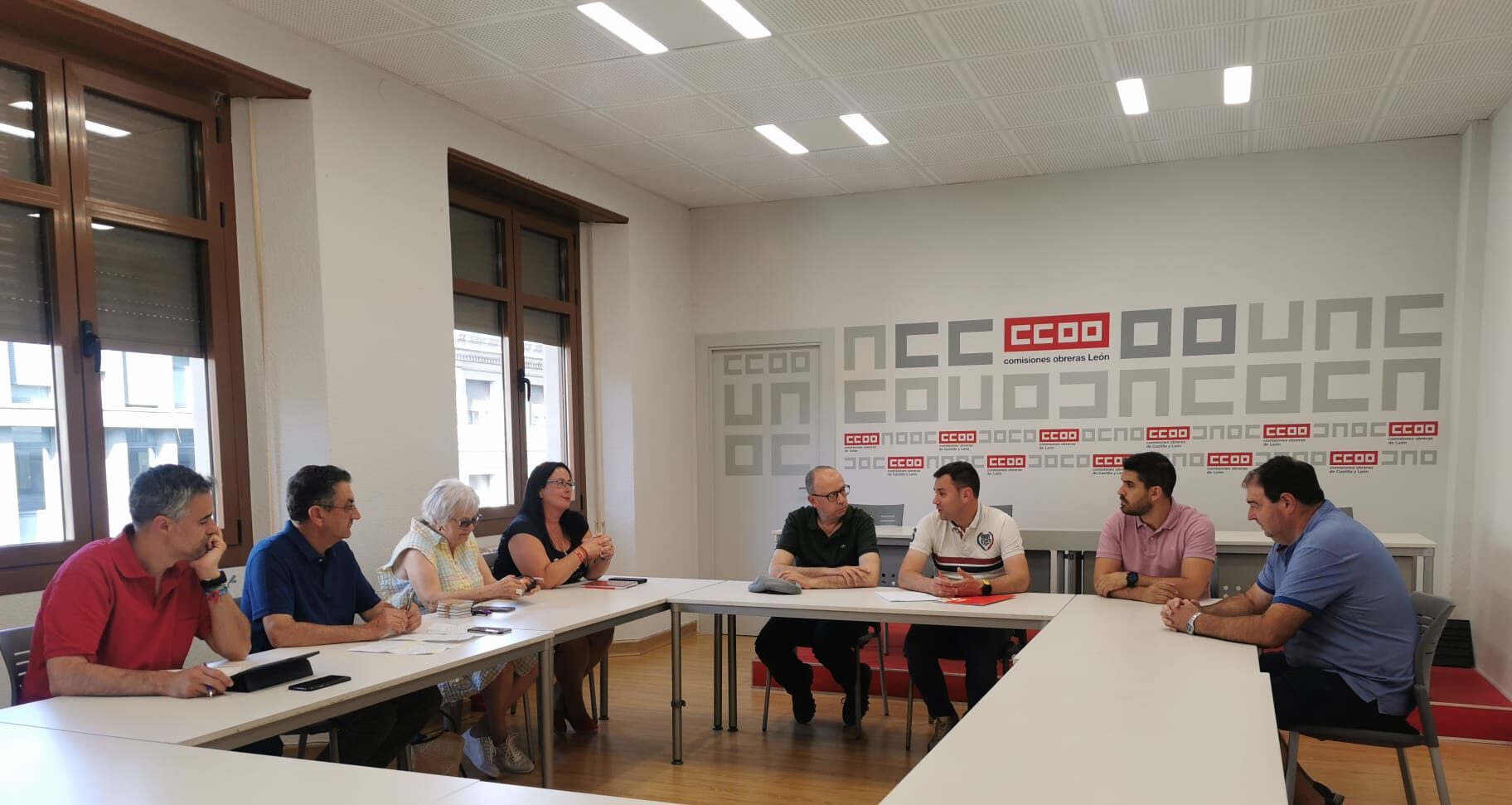 Las candidaturas del PSOE de León a las Cortes Generales reiteran su apoyo a los trabajadores del sector público en un encuentro con CCOO