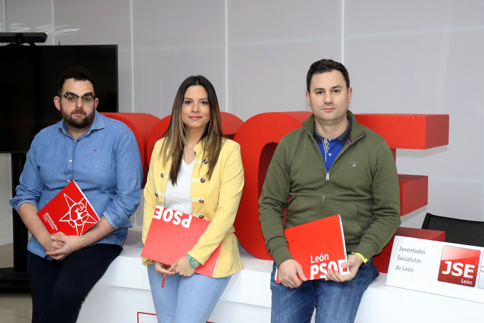 El PSOE y Juventudes Socialistas de León exigen a la Junta tomar ejemplo del Gobierno de Sánchez en cuanto a sus políticas de juventud