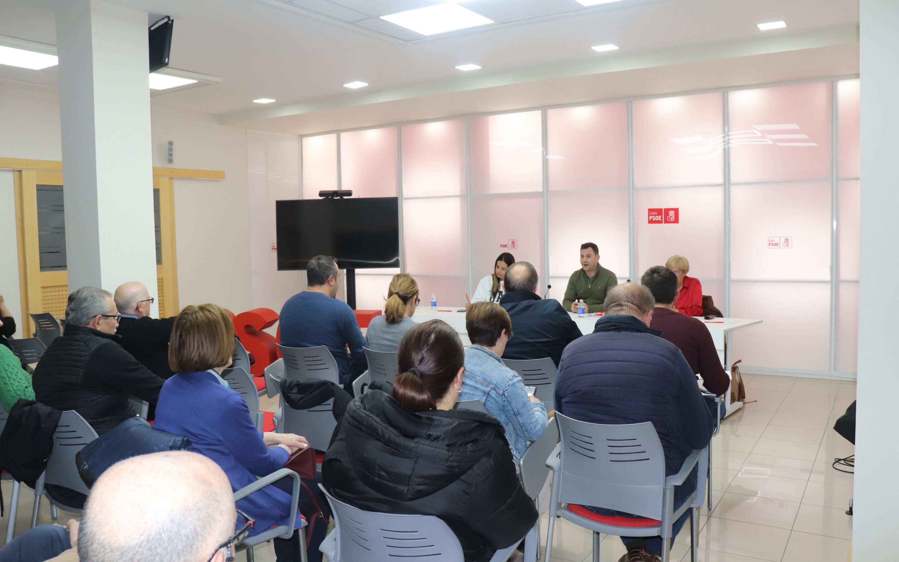 El PSOE leonés manifiesta un rechazo tajante a la ‘ley de concordia’ y se niega a “blanquear la dictadura”