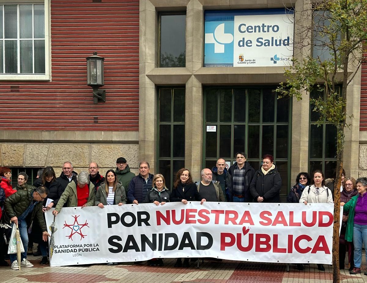 El PSOE se concentra en León y en Ponferrada para exigir a la Junta una sanidad pública de calidad y digna