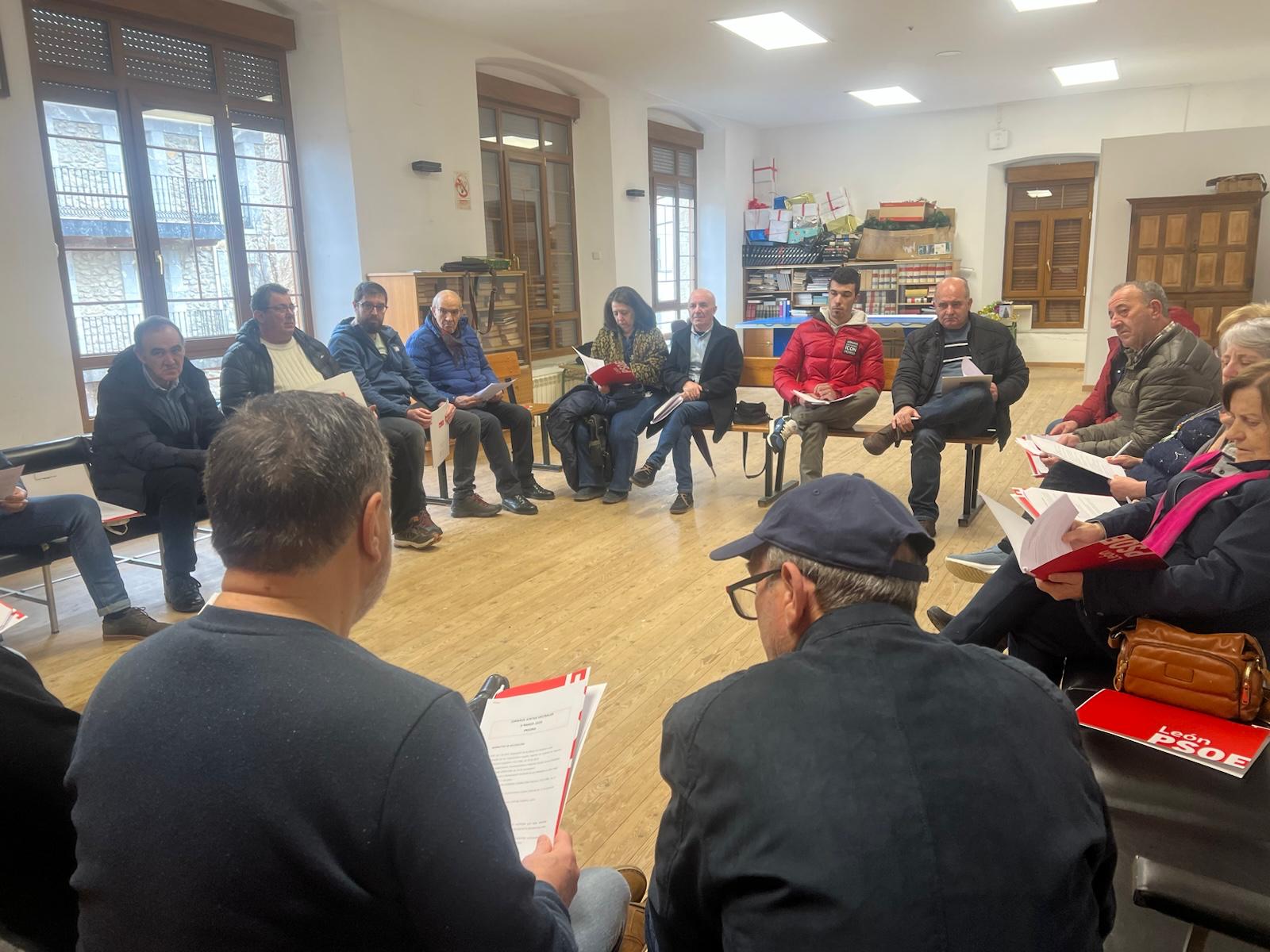 El PSOE de León refuerza su compromiso con el medio rural a través de unas jornadas informativas en Prioro