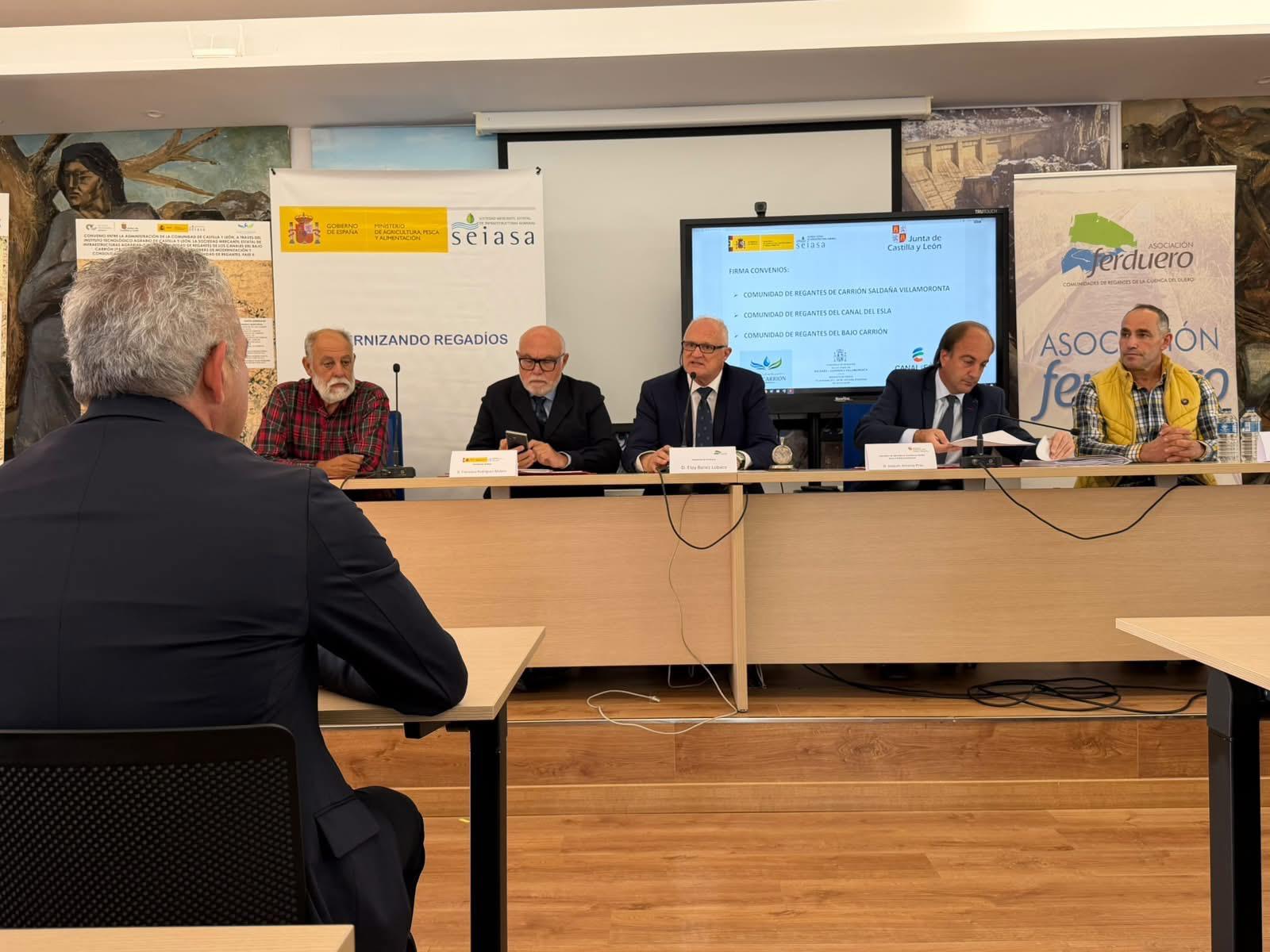 Firma de convenios para la modernización del Canal del Esla y otras infraestructuras de regadío en Castilla y León.